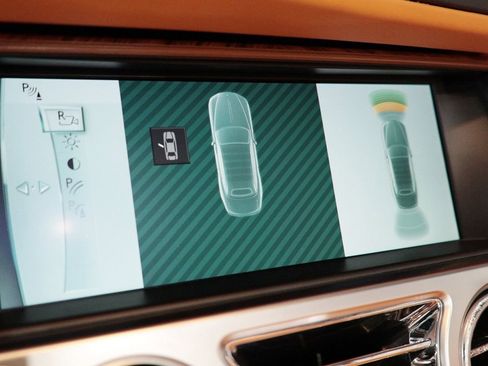 Used 2017 Rolls-Royce Dawn image 55