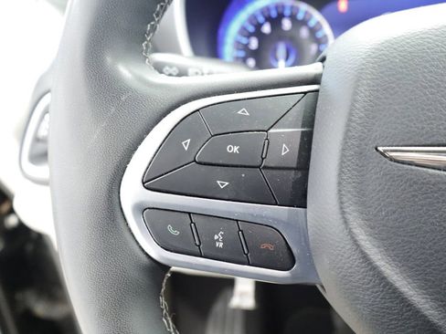 Certified 2023 Chrysler Pacifica Touring-L FWD image 32