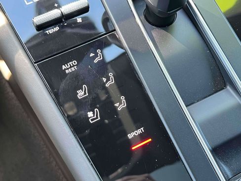 Used 2022 Porsche Macan AWD/4WD image 13