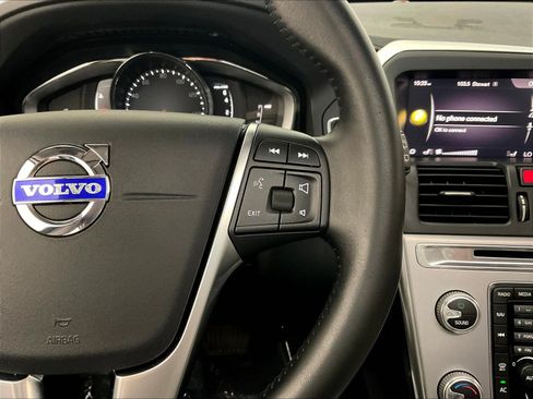 Used 2017 Volvo XC60 T5 Dynamic w/ Preferred Option Package FWD image 12