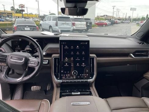 Used 2025 GMC Yukon Denali Ultimate AWD/4WD image 14