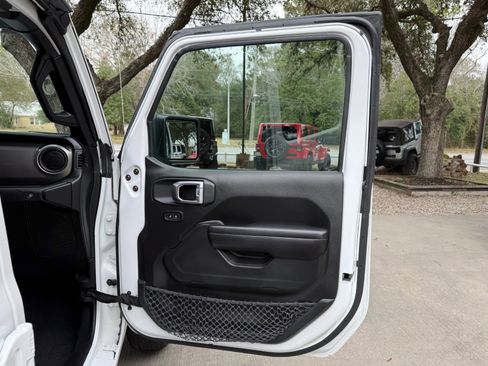 Used 2021 Jeep Gladiator Sport image 34