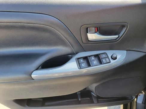 Used 2020 Toyota Sienna SE w/ Carpet Mat Package FWD image 18