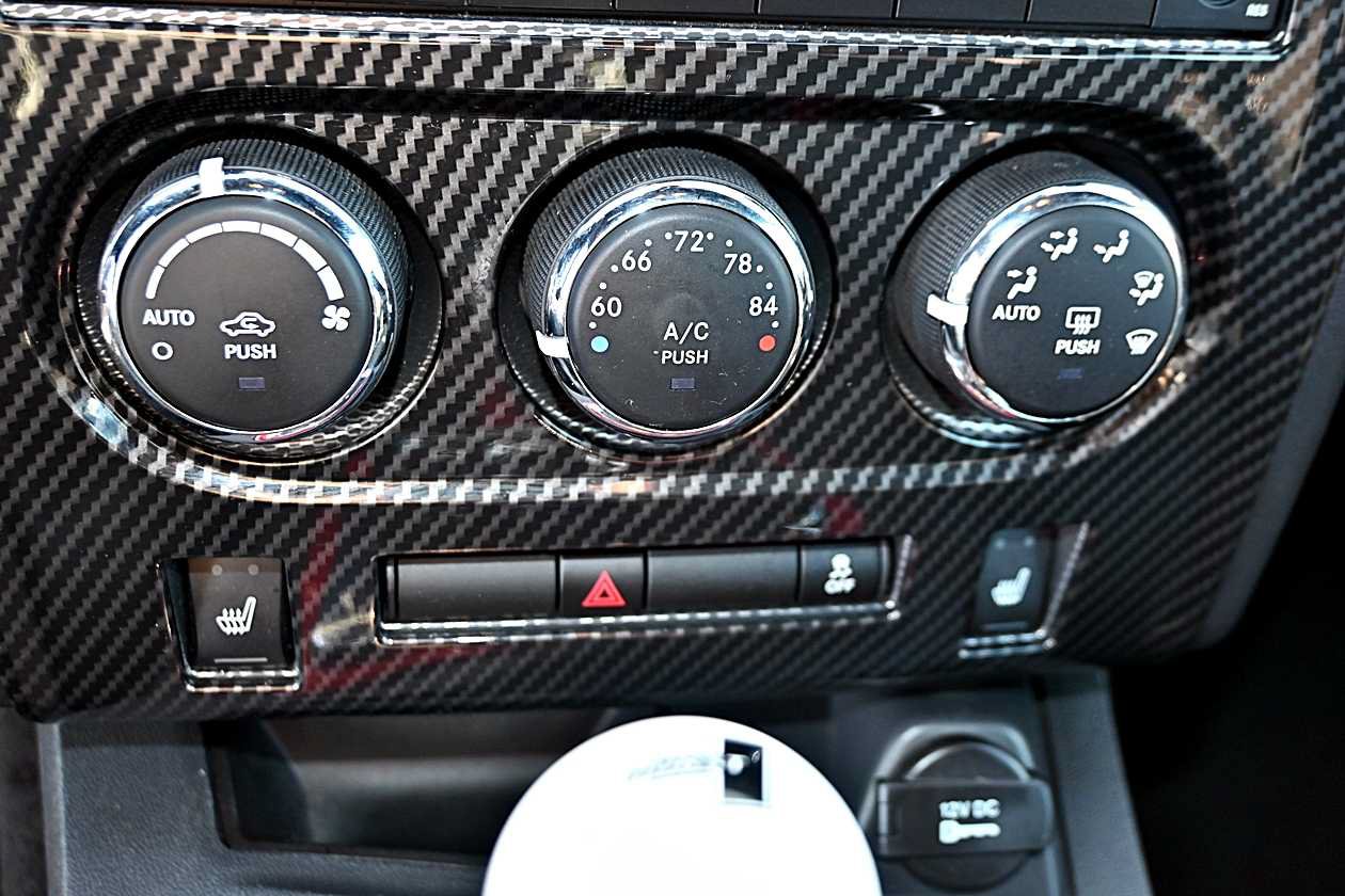 Used 2011 Dodge Challenger R/T RWD image 18