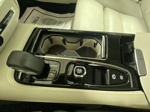 Used 2025 Volvo S60 T8 Ultra image 27