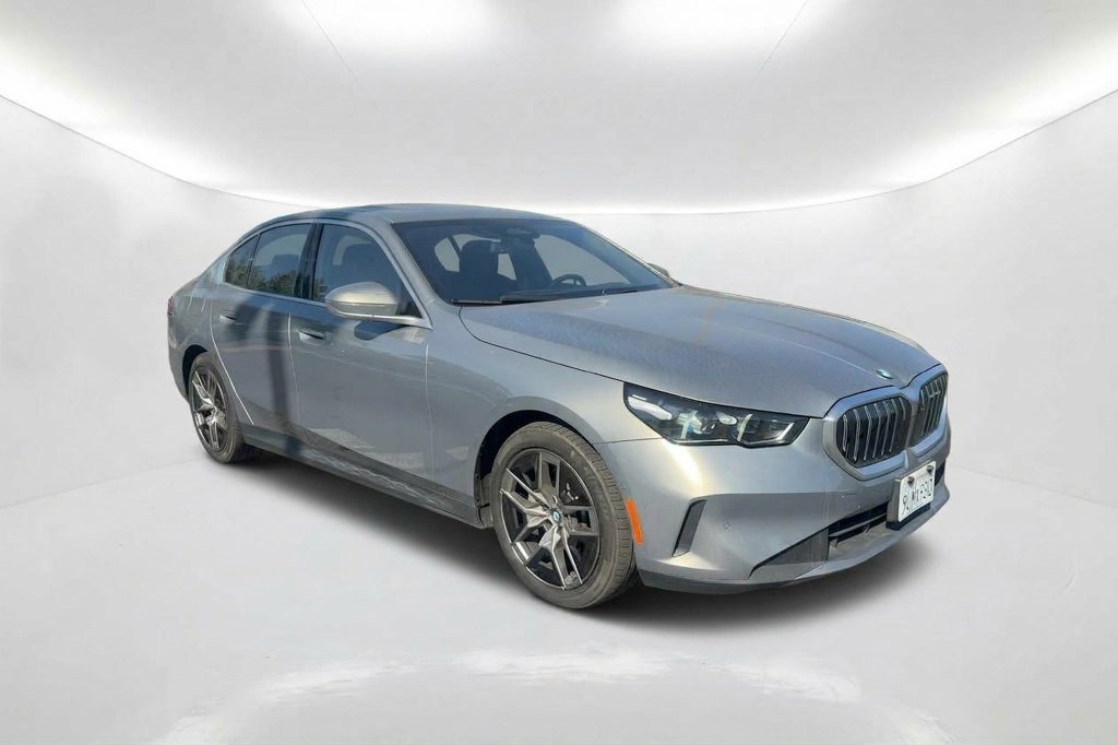 Used 2026 BMW 530i RWD image 3
