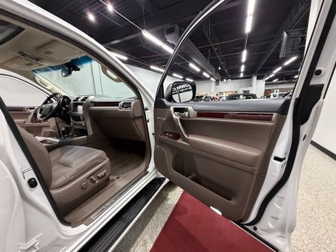 Used 2019 Lexus GX 460 Premium AWD/4WD image 35