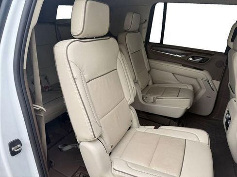Used 2023 GMC Yukon XL Denali AWD/4WD image 17