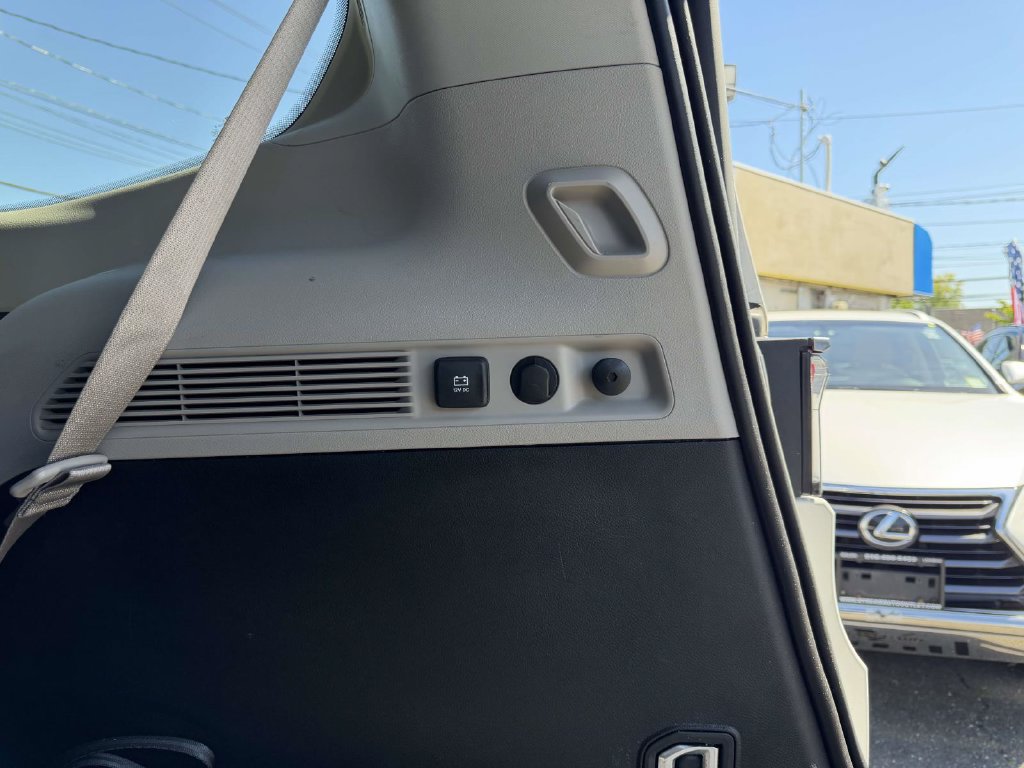 Used 2024 Jeep Wagoneer Series II AWD/4WD image 23