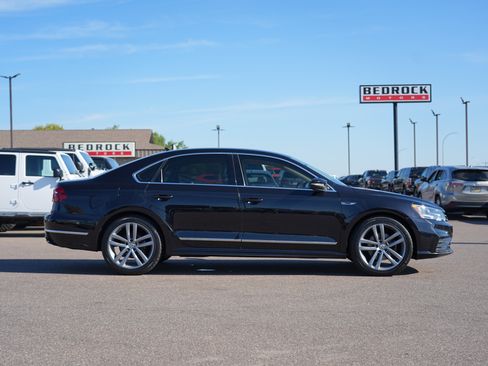 Used 2017 Volkswagen Passat 1.8T R-Line FWD image 2