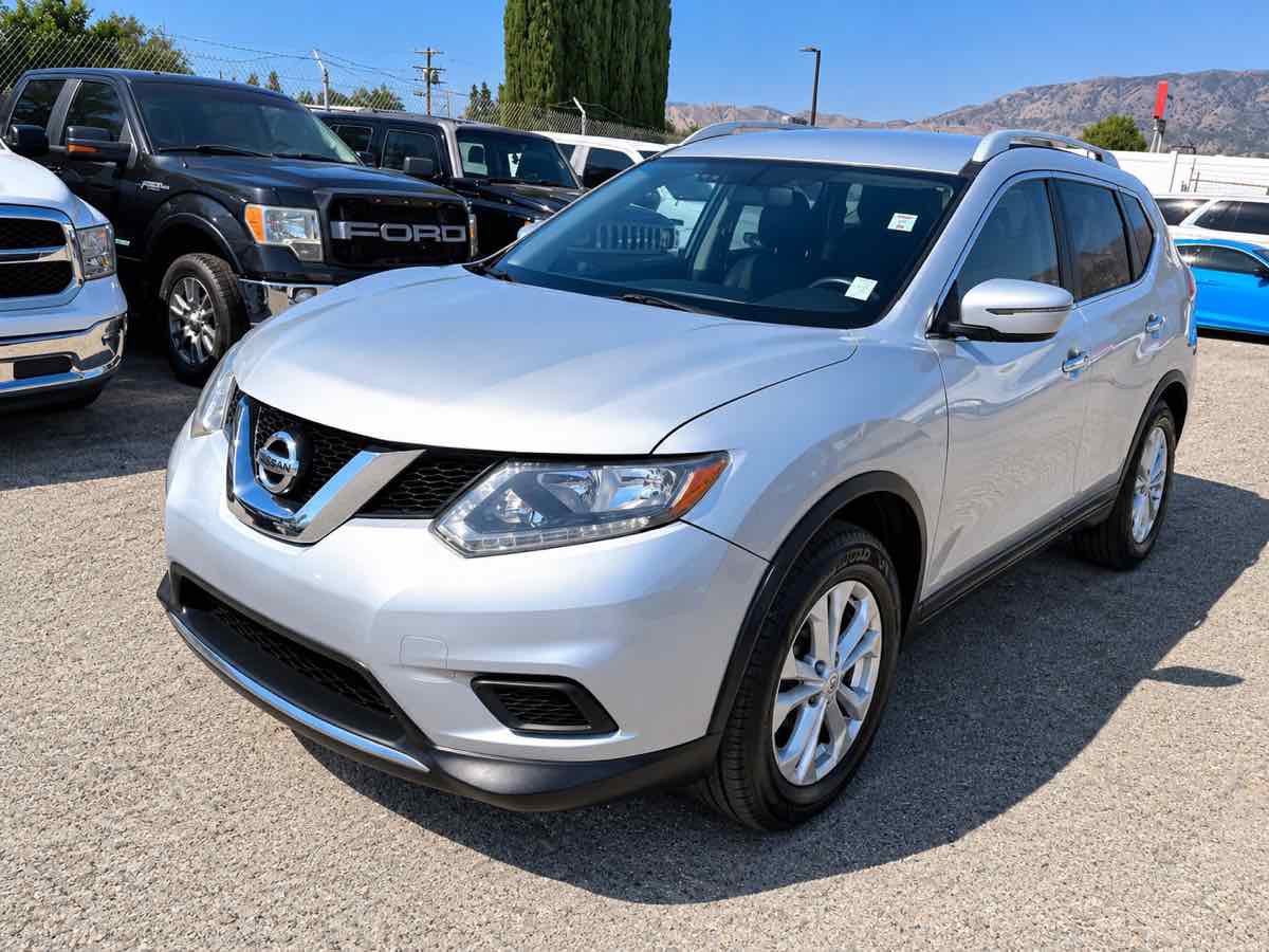 Used 2016 Nissan Rogue SV FWD image 3