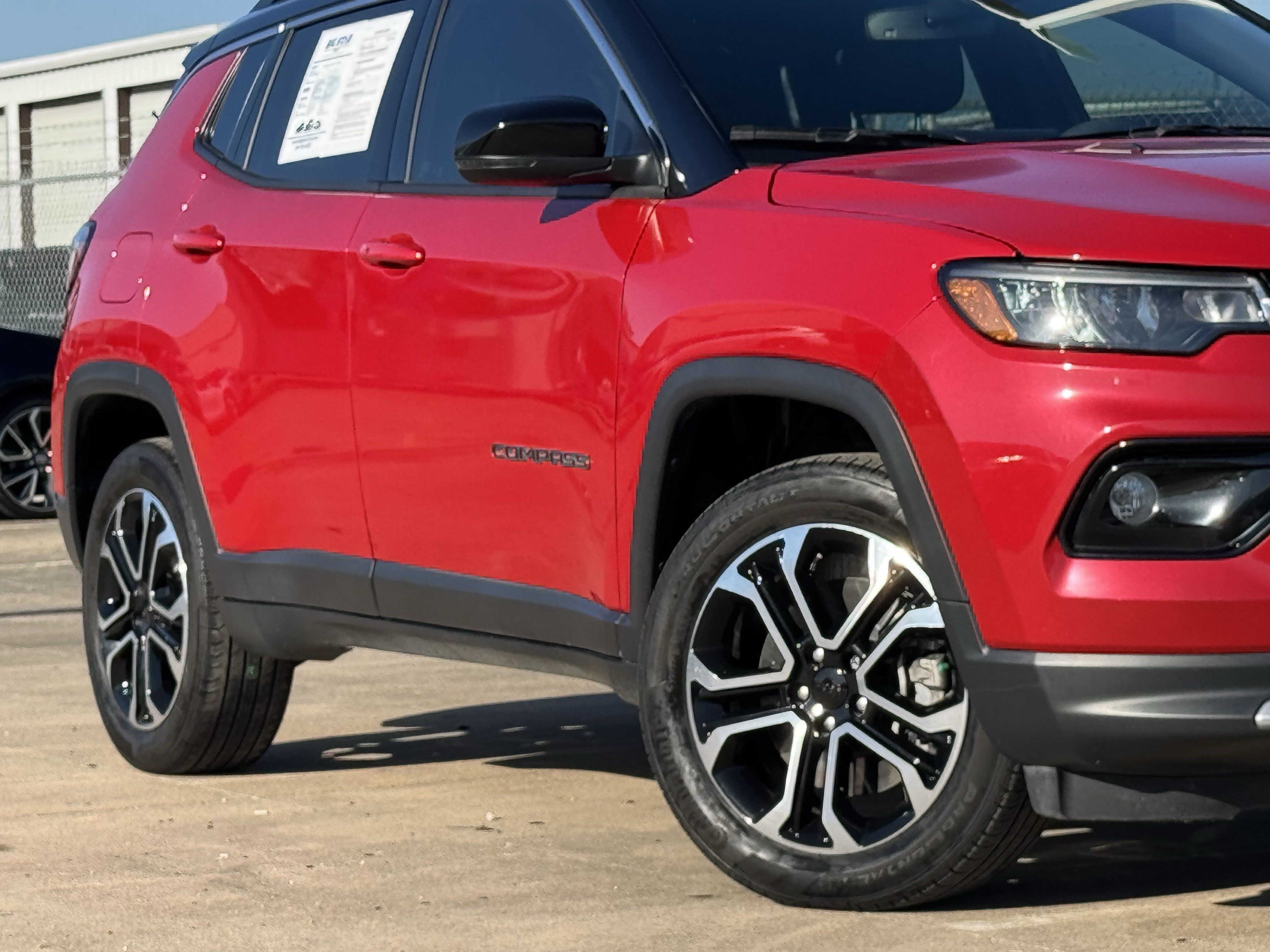 Used 2023 Jeep Compass Limited AWD/4WD image 3