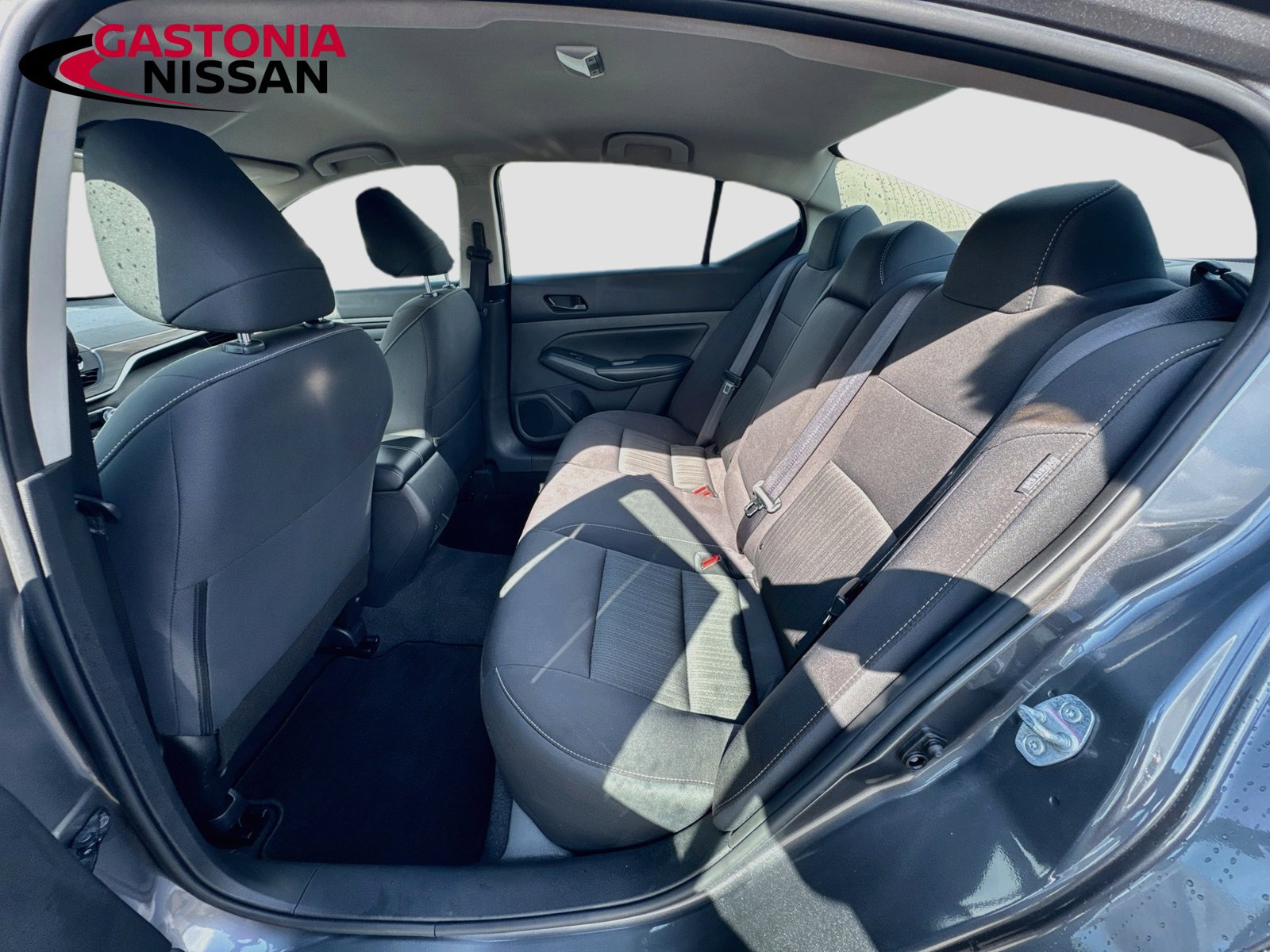 Used 2025 Nissan Altima 2.5 SV FWD image 31