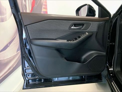 Used 2023 Nissan Rogue SV AWD/4WD image 22