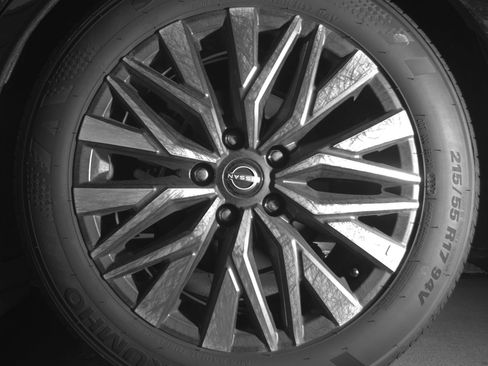 Used 2025 Nissan Altima 2.5 SV FWD image 14