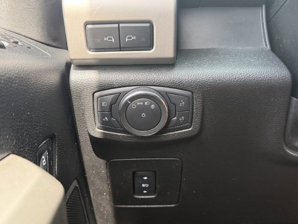Used 2015 Ford F150 Lariat AWD/4WD image 32
