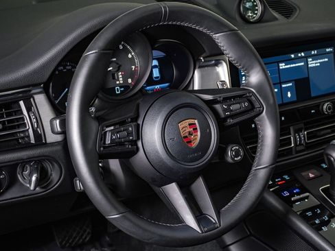 Certified 2026 Porsche Macan AWD/4WD image 18