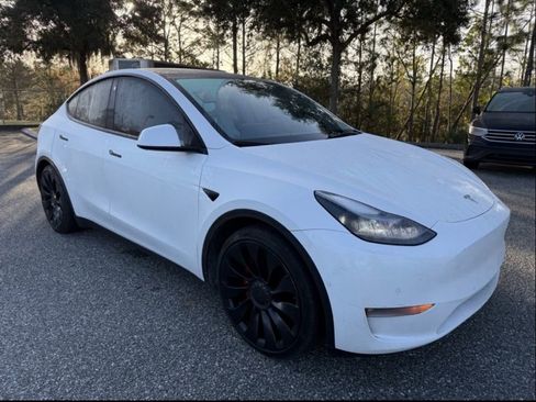 Used 2022 Tesla Model Y Performance image 3
