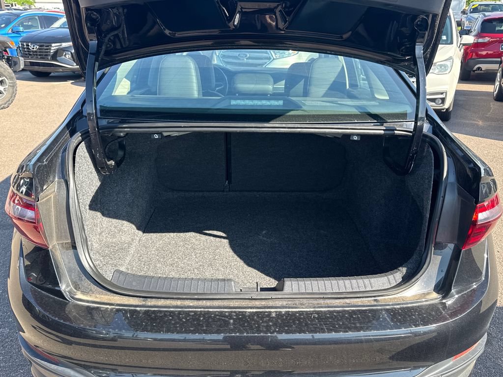 Used 2024 Volkswagen Jetta SE FWD image 12