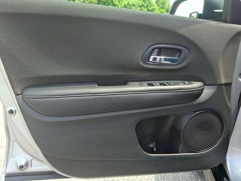 Used 2020 Honda HR-V Sport image 12