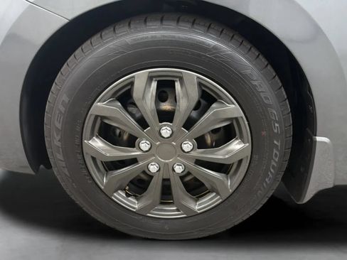Used 2020 Nissan Versa S FWD image 27