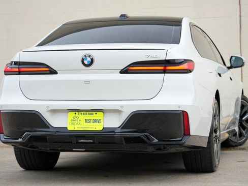 Used 2023 BMW 740i RWD image 5