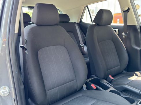 Used 2021 Hyundai Venue SE FWD image 29