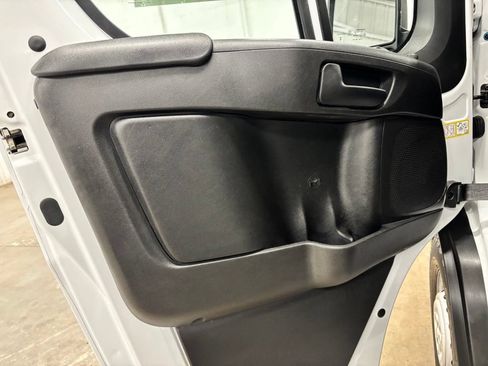 Used 2025 RAM ProMaster 2500 w/ Convenience Group FWD image 18