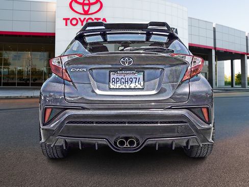 Used 2019 Toyota C-HR XLE FWD image 6