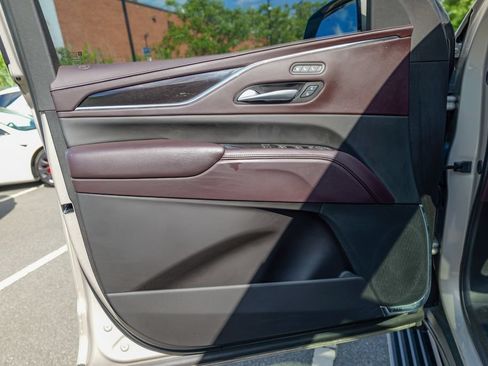 Used 2024 Cadillac Escalade ESV Premium Luxury Platinum AWD/4WD image 17