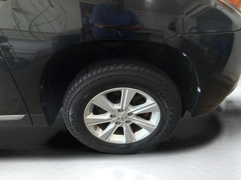 Used 2012 Toyota Highlander FWD w/ Tech Pkg image 29