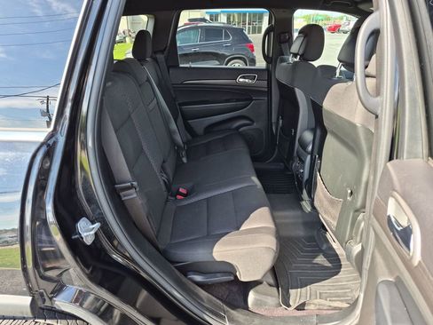 Used 2018 Jeep Grand Cherokee Laredo AWD/4WD image 25