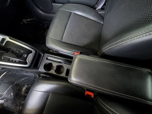 Used 2017 Jeep Compass Latitude AWD/4WD image 29