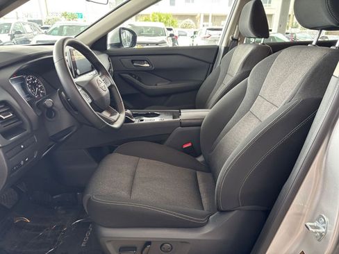 Used 2025 Nissan Rogue SV image 29