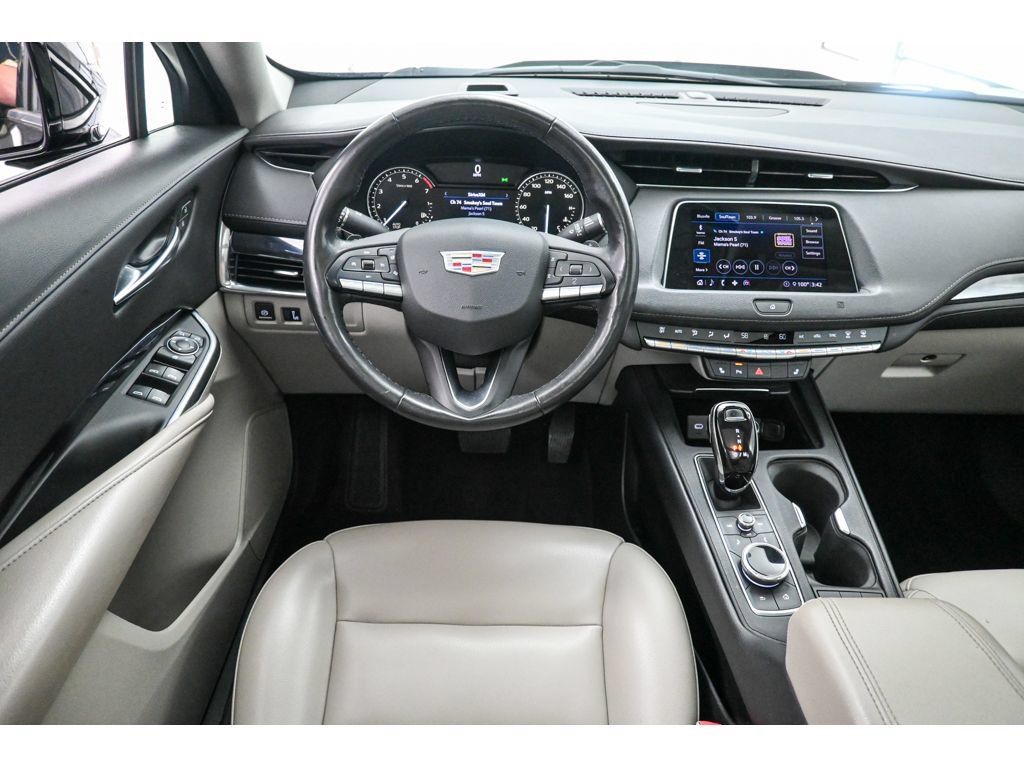 Used 2020 Cadillac XT4 Luxury w/ Cold Weather Package AWD/4WD image 29