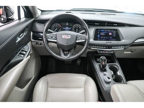 Used 2020 Cadillac XT4 Luxury w/ Cold Weather Package AWD/4WD image 29