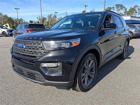 Used 2023 Ford Explorer XLT w/ Equipment Group 202A image 8