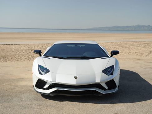 Used 2017 Lamborghini Aventador S image 5