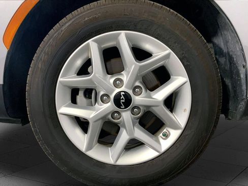 Used 2025 Kia Soul LX image 9