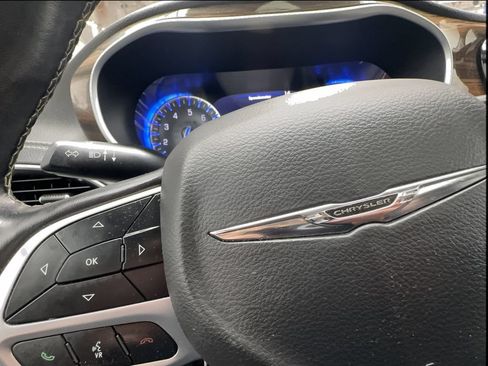 Used 2022 Chrysler Pacifica Limited FWD image 40
