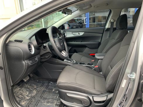 Used 2023 Kia Forte LXS FWD image 8