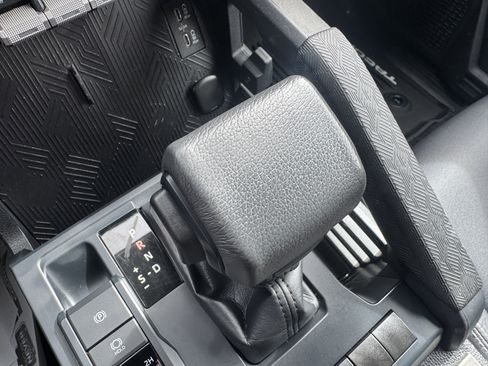 Certified 2024 Toyota Tacoma TRD Off-Road AWD/4WD image 29