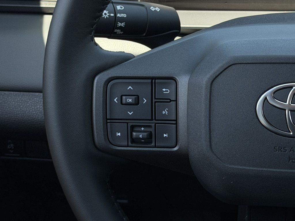 Used 2026 Toyota RAV4 SE FWD image 15