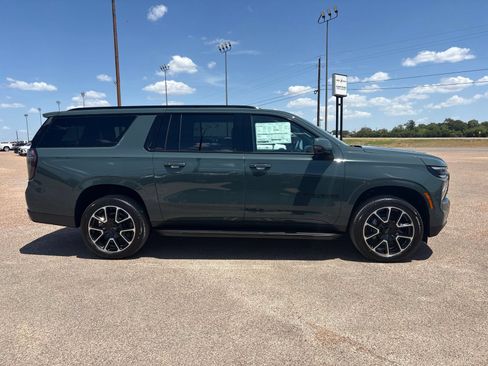 New 2026 Chevrolet Suburban RST w/ Comfort Package AWD/4WD image 6