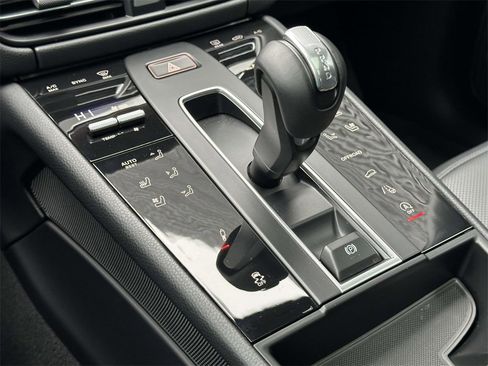 Used 2025 Porsche Macan Turbo image 28