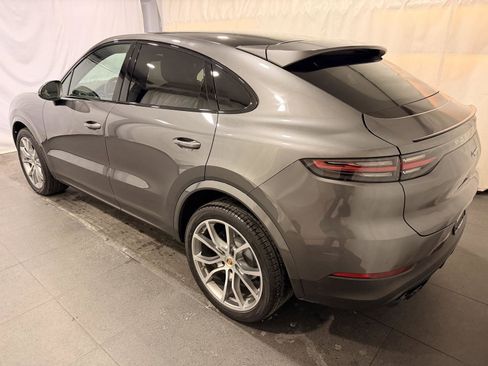 Used 2023 Porsche Cayenne Coupe image 3
