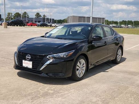 Certified 2025 Nissan Sentra S FWD image 9