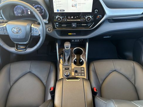 New 2026 Toyota Highlander Limited AWD/4WD image 15