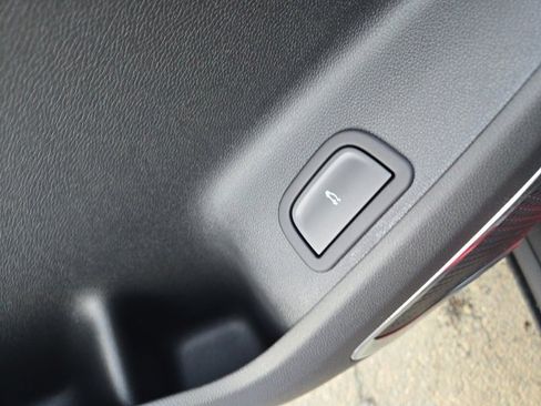 New 2025 GMC Acadia Elevation image 8