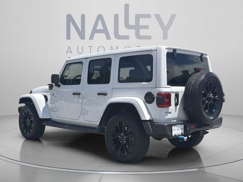 Used 2022 Jeep Wrangler Unlimited Sahara w/ Cold Weather Group AWD/4WD image 3